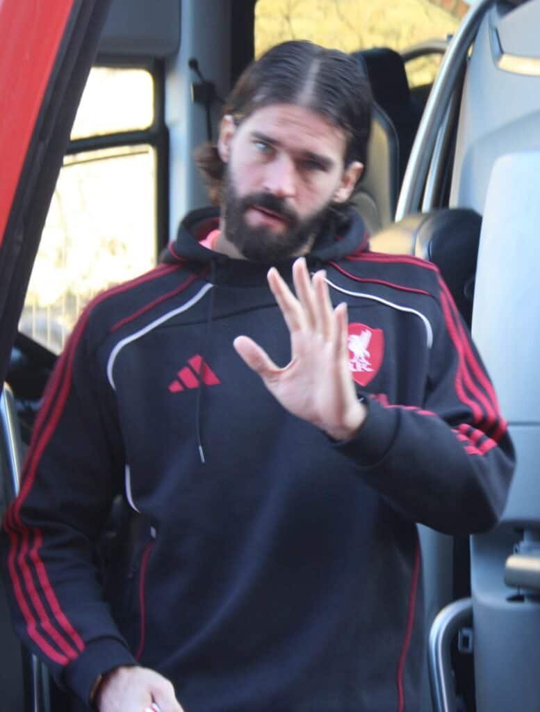 Alisson Becker em campo pelo Liverpool. O goleiro brasileiro venceu o prêmio de Melhor Goleiro do The Best da FIFA em 2019. Foto: Timmy96 (CC0)