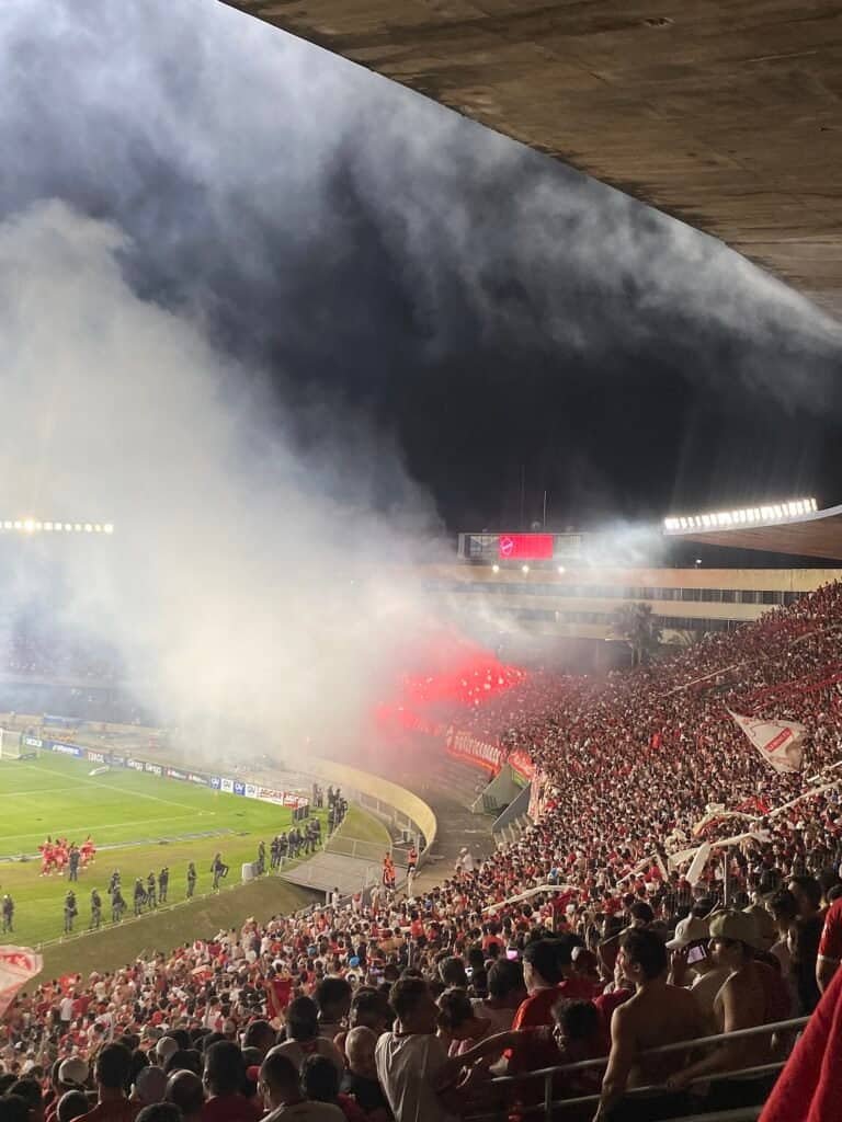 Estádio Serra Dourada, em Goiânia (GO), um dos palcos históricos do futebol goiano. Foto: Laczkowski (CC0, Wikimedia Commons)