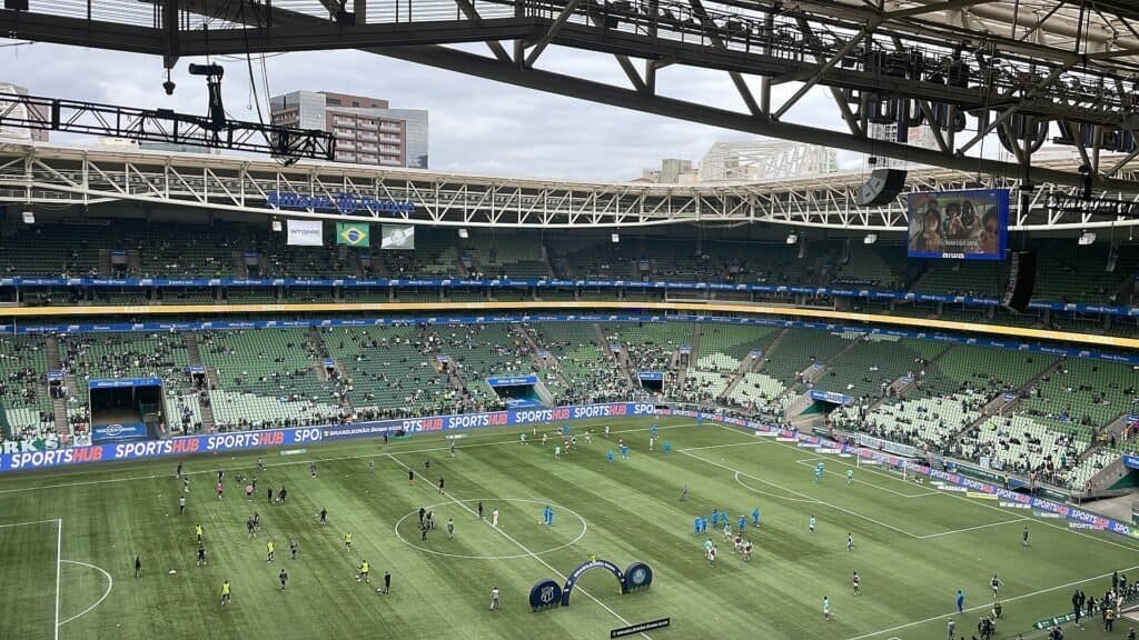 Torcida do Palmeiras no Allianz Parque durante partida do Campeonato Brasileiro (foto: Guilherme, CC0, Wikimedia Commons)