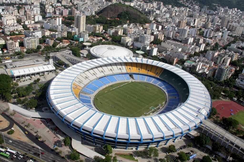 Vista aérea do Maracanã, palco do Fla-Flu pelo Brasileirão (Foto: Pedro Lopez from Ottawa, Canada, CC BY 2.0 / Wikimedia Commons)