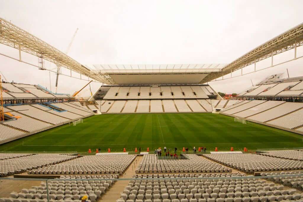 Vista interna da Arena Corinthians, estádio do clube em São Paulo - via Wikimedia Commons, CC BY-SA 3.0