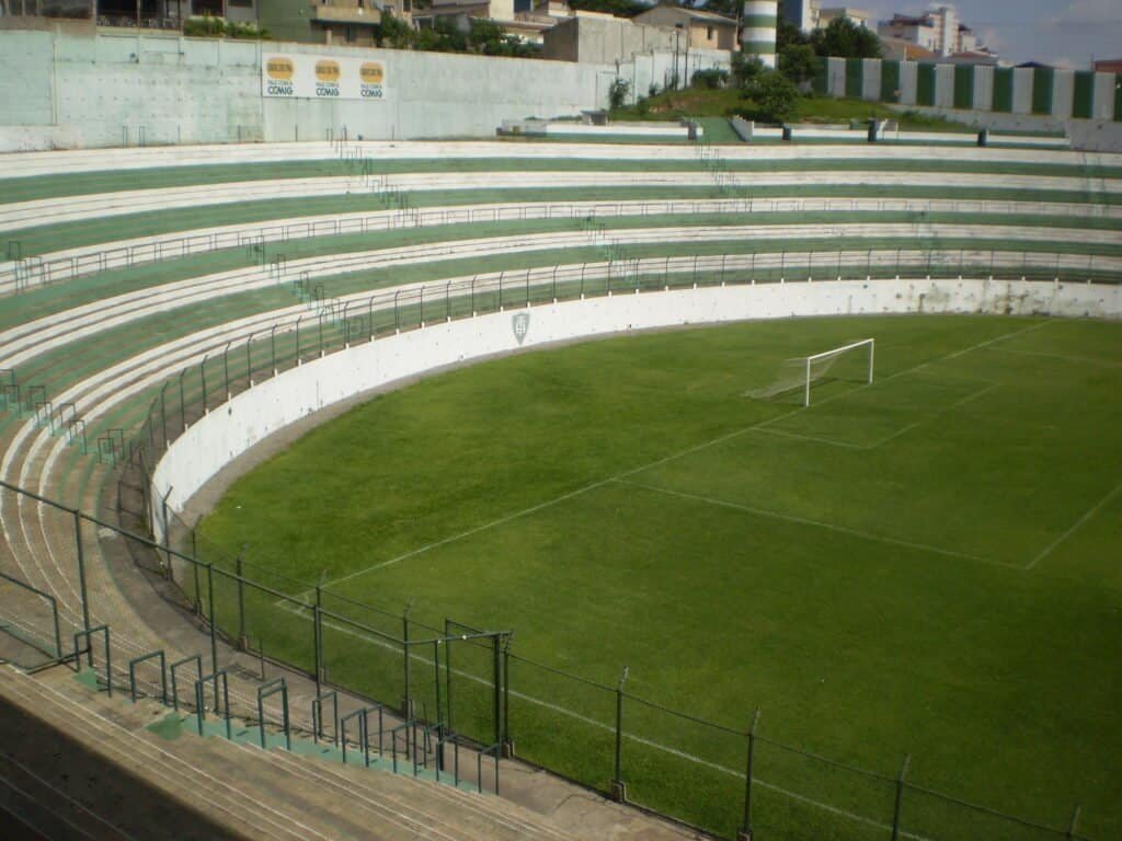 Interior da Arena Independência, em Belo Horizonte — foto de GilbertoSilvaFan, CC BY-SA 3.0, Wikimedia Commons