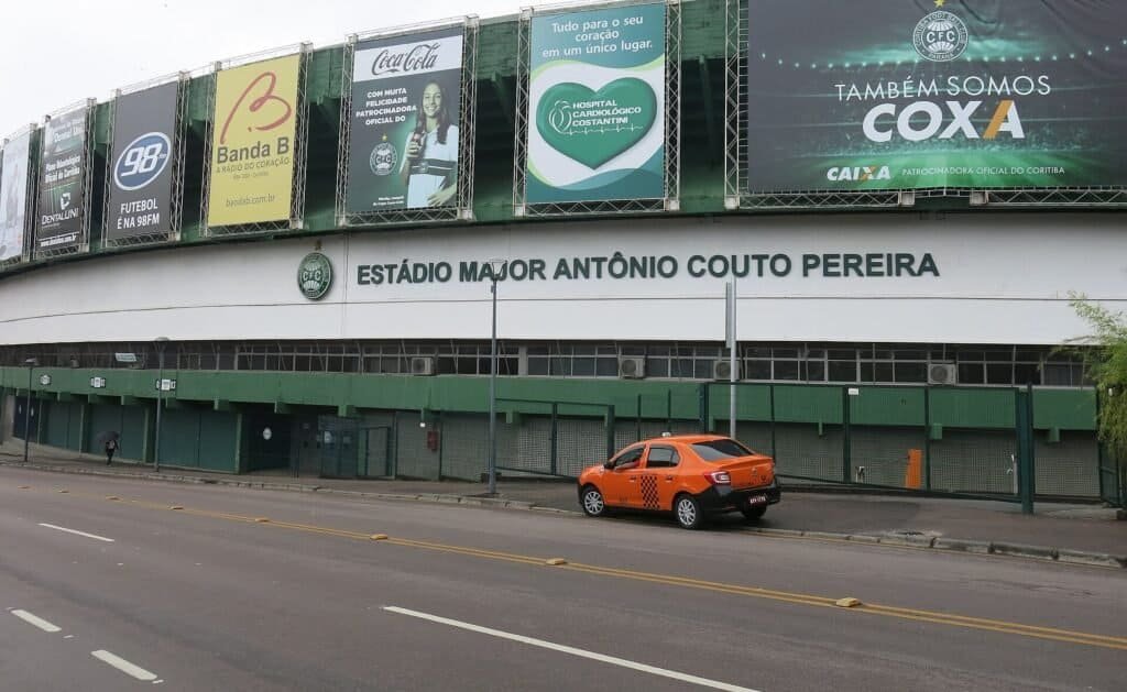 Estádio Couto Pereira, casa do Coritiba, em Curitiba (foto: enioprado, CC BY-SA 3.0, Wikimedia Commons)