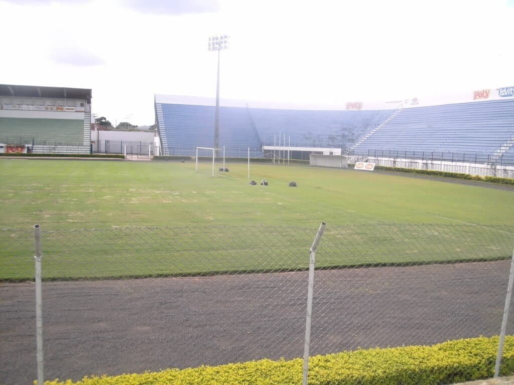Estádio José Maria de Campos Maia, casa do Mirassol Futebol Clube, hoje na Série A do Brasileirão. Foto: Renato Patinhas (CC BY 3.0)