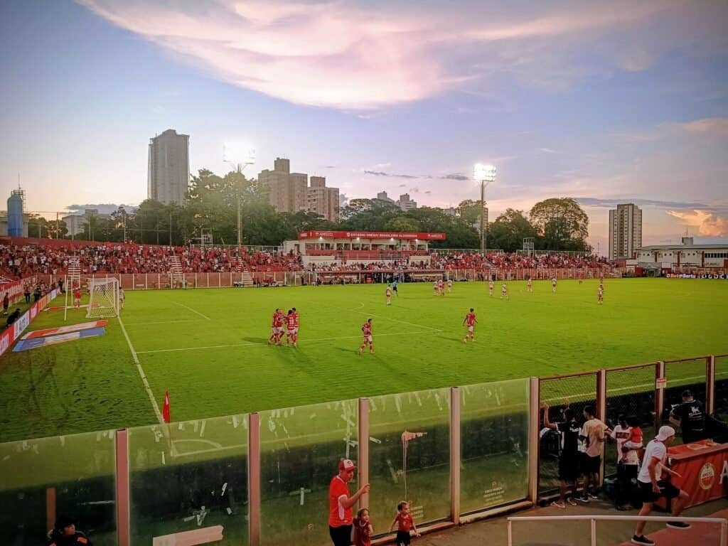 Estádio Onésio Brasileiro Alvarenga (OBA), em Goiânia, casa do Vila Nova Futebol Clube. Foto: Boaventuravinicius (CC BY 4.0)