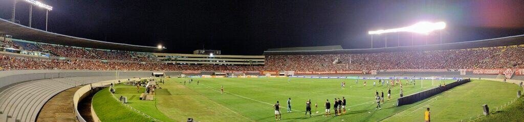 Estádio Serra Dourada, em Goiânia, palco de jogos da Série B - Foto: Boaventuravinicius (CC BY-SA 4.0)