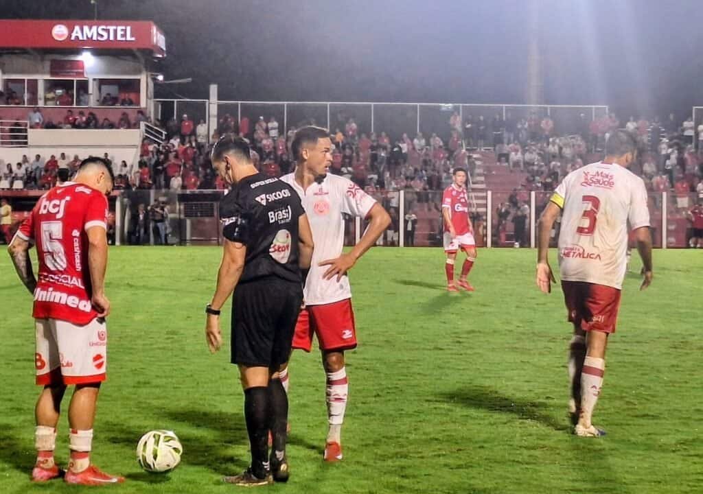 Estádio OBA, do Vila Nova, que ficou a um ponto do líder Juventude na Série B 2026. Foto: Boaventuravinicius (CC BY 4.0)